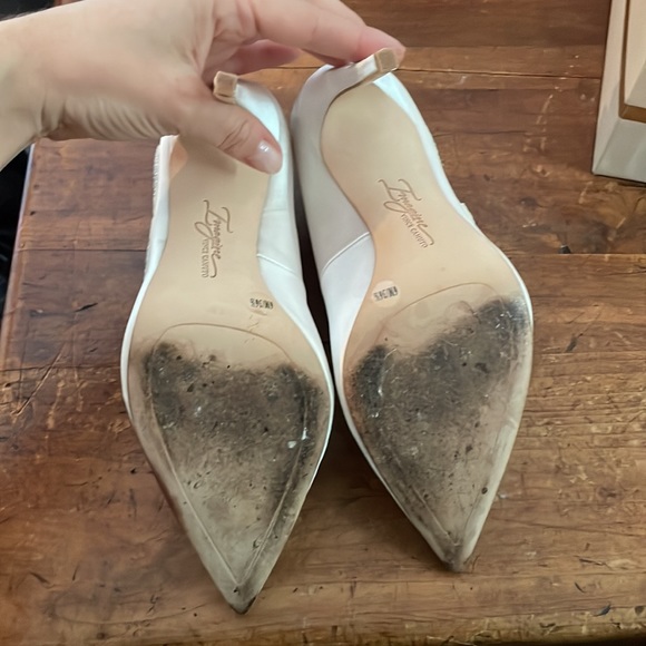 White silver Satin Vince Camuto Pumps - Picture 5 of 6